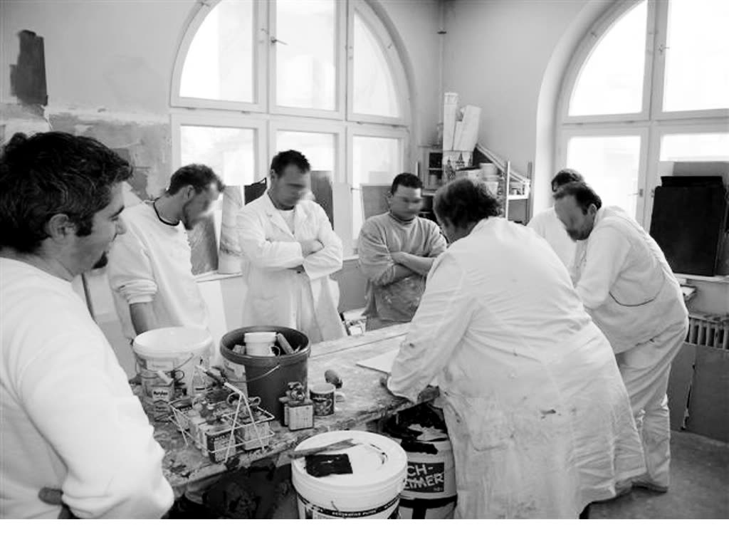 Historical photo: the Hierat painting team in the workshop