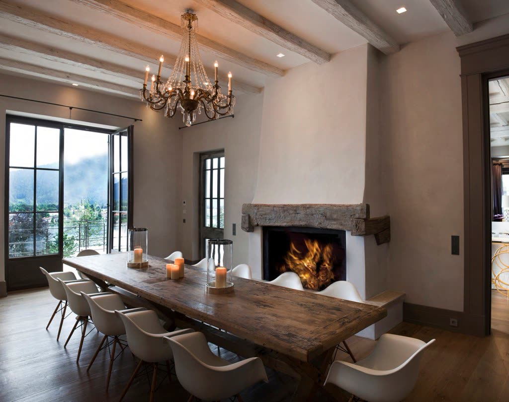 Dining room with clay plaster walls, fireplace and timber beamed ceiling