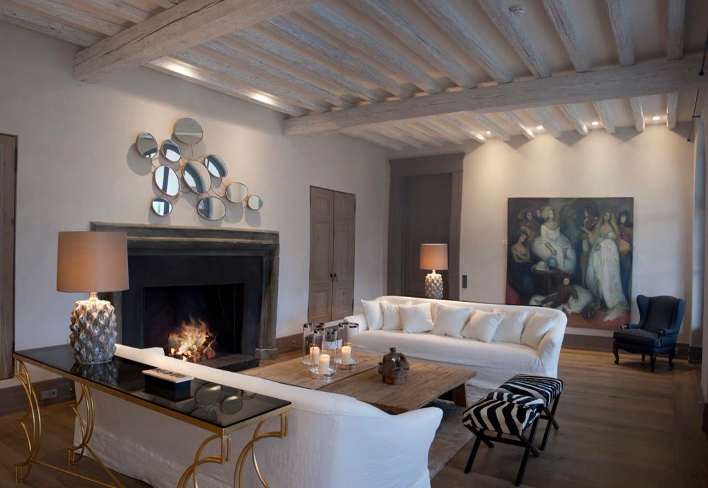 Living room with painted walls, a fireplace and a light beamed ceiling