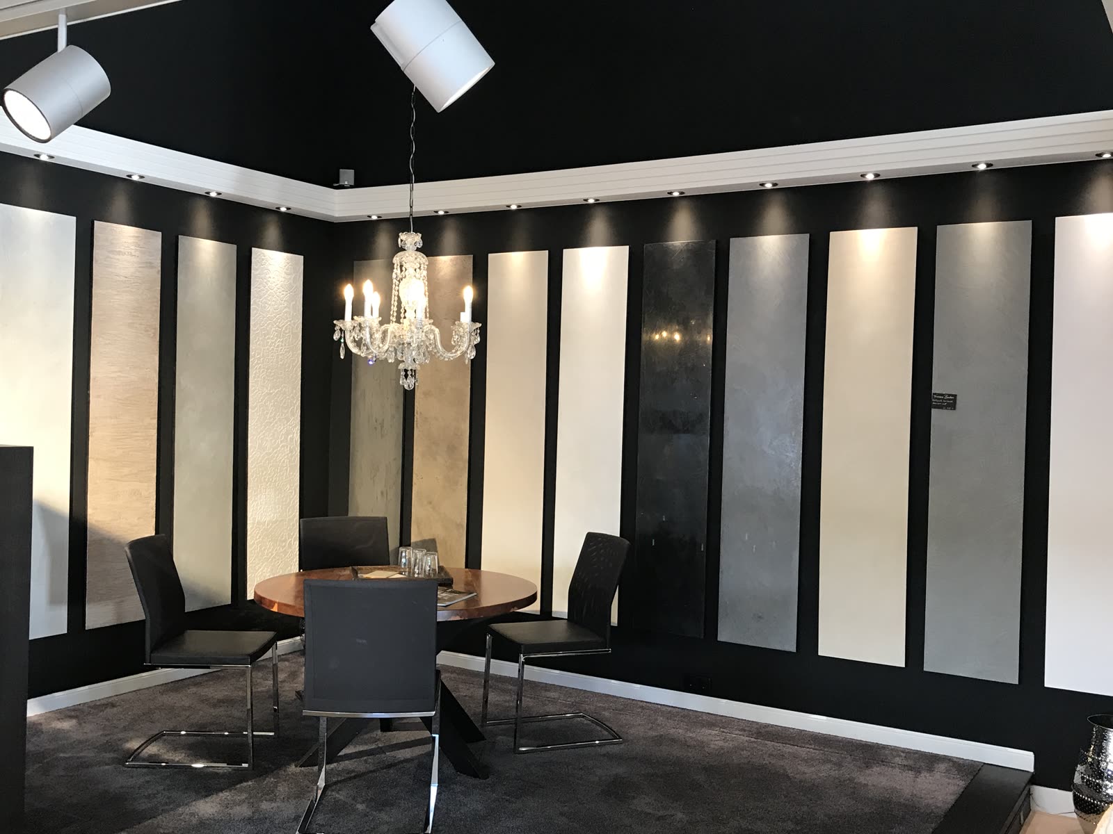 Hierat showroom in Gmund with sample boards and a consultation table
