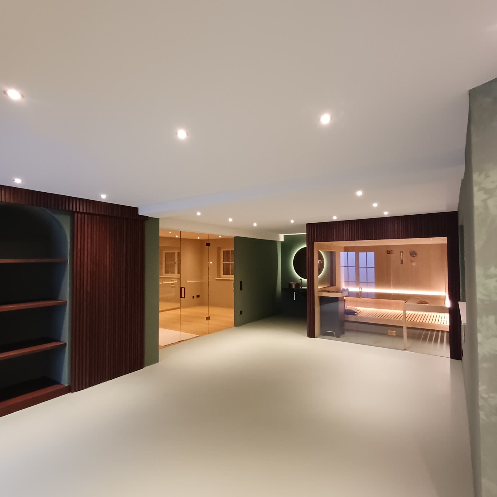 Wellnessbereich mit Sauna und durchgehendem fugenlosem Spachtelboden